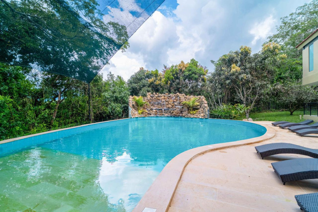 HOTEL en venta en Anapoima, KM 3.5 VIA LAS MERCEDES, 1793 m²
