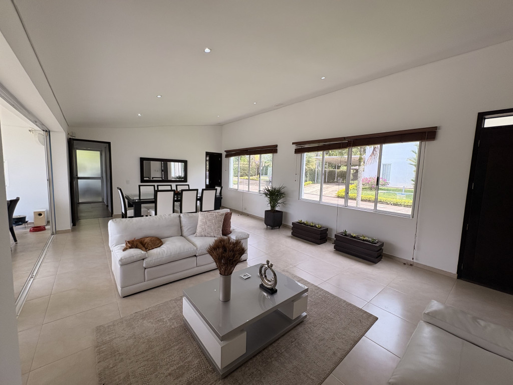 CASA CAMPESTRE en venta en Cali, calle 18 180-10, 200 m²