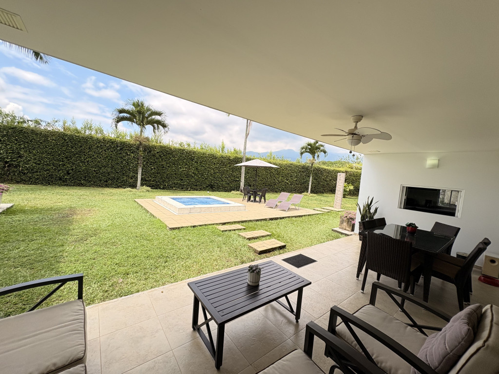CASA CAMPESTRE en venta en Cali, calle 18 180-10, 200 m²