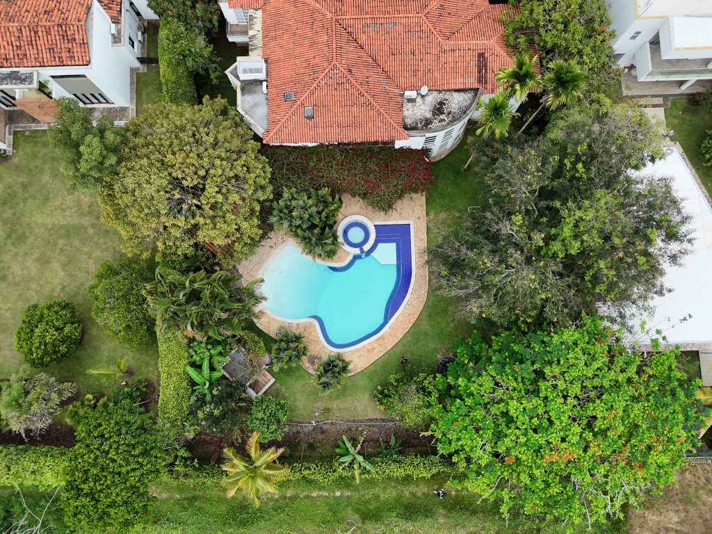 CASA CAMPESTRE en venta en Cali, calle 18 130-149, 500 m²