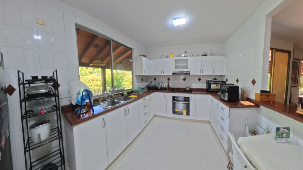 CASA CAMPESTRE en venta en Cali, cra 146 19-81, 386 m²