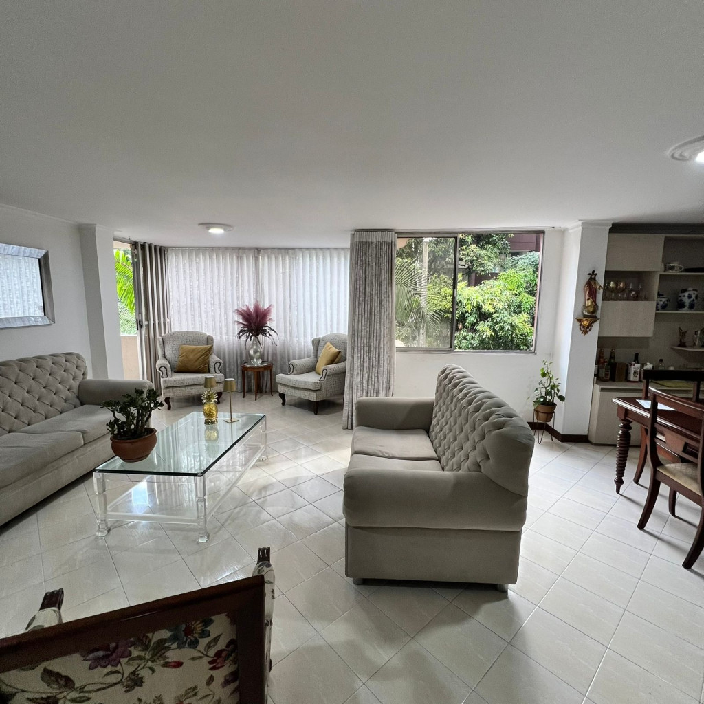 APARTAMENTO en venta en Medellín, calle 10 A 96, 143 m²