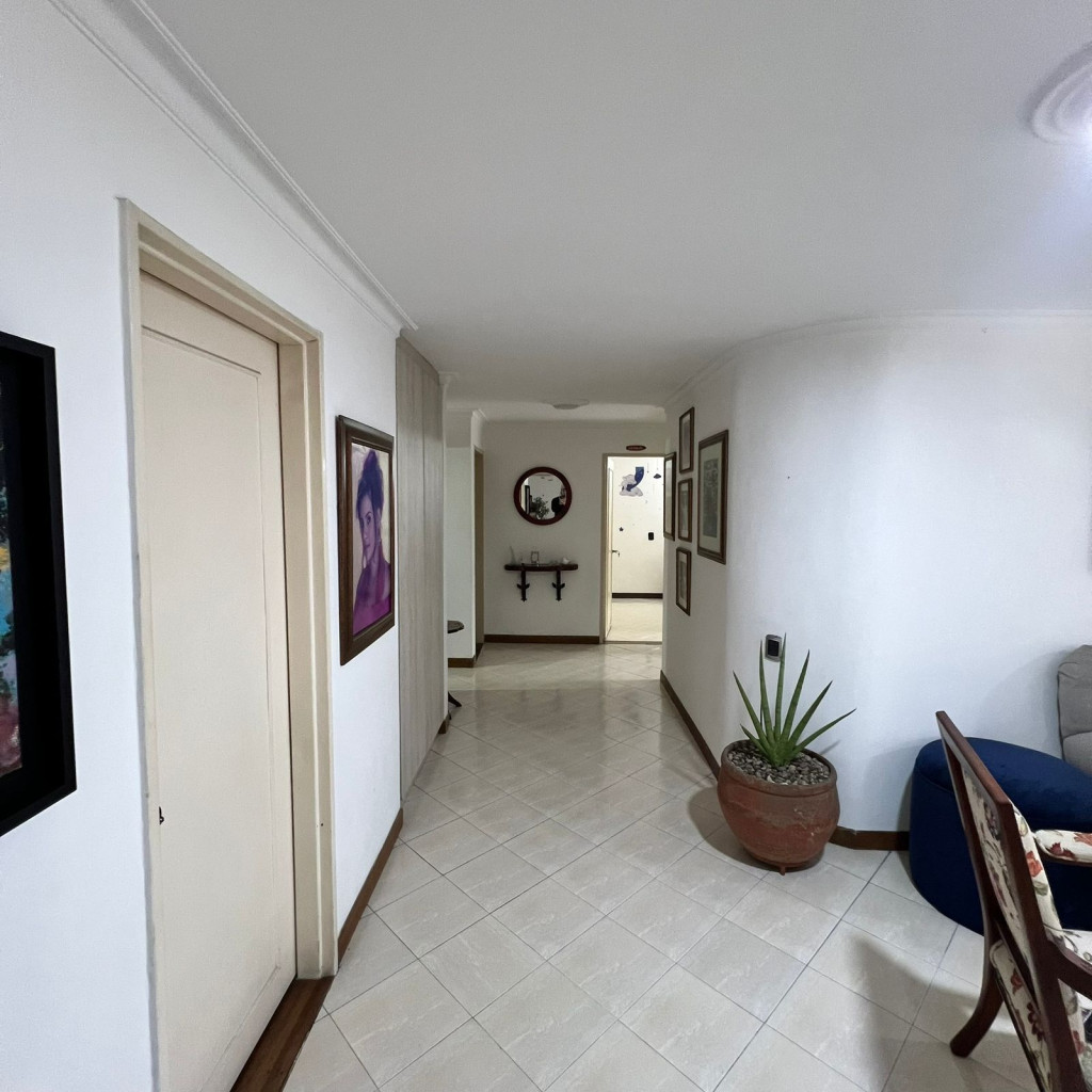 APARTAMENTO en venta en Medellín, calle 10 A 96, 143 m²