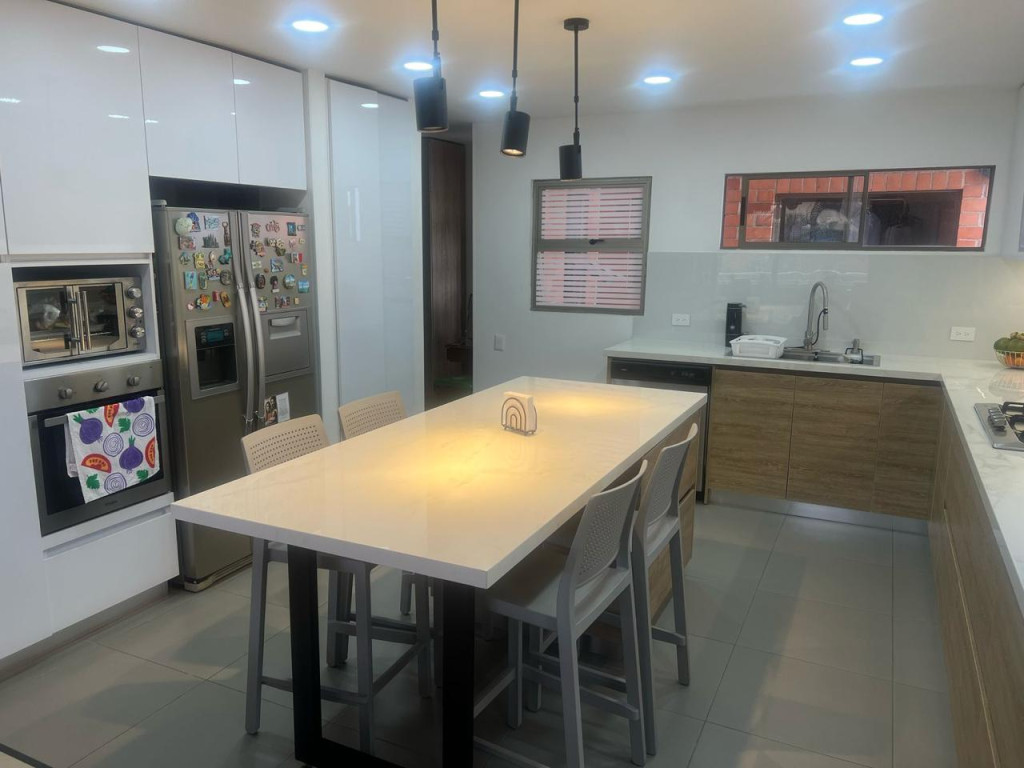 APARTAMENTO en venta en Cali, calle 13 108-100, 154 m²