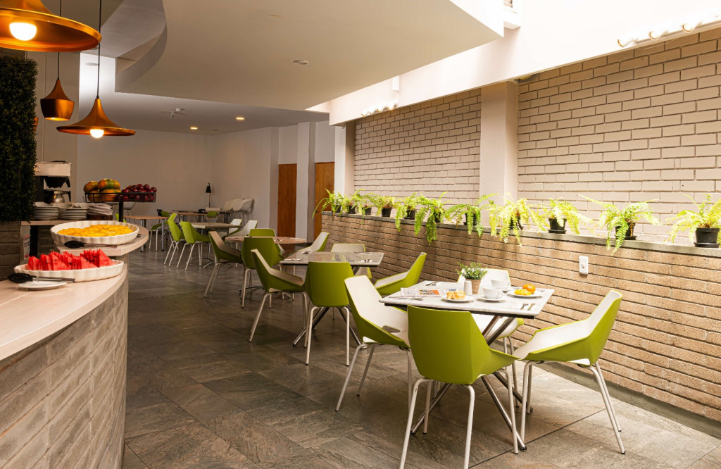 APARTAMENTO en alquiler en Bogotá, Carrera 10 A Número 67-52, 232 m²