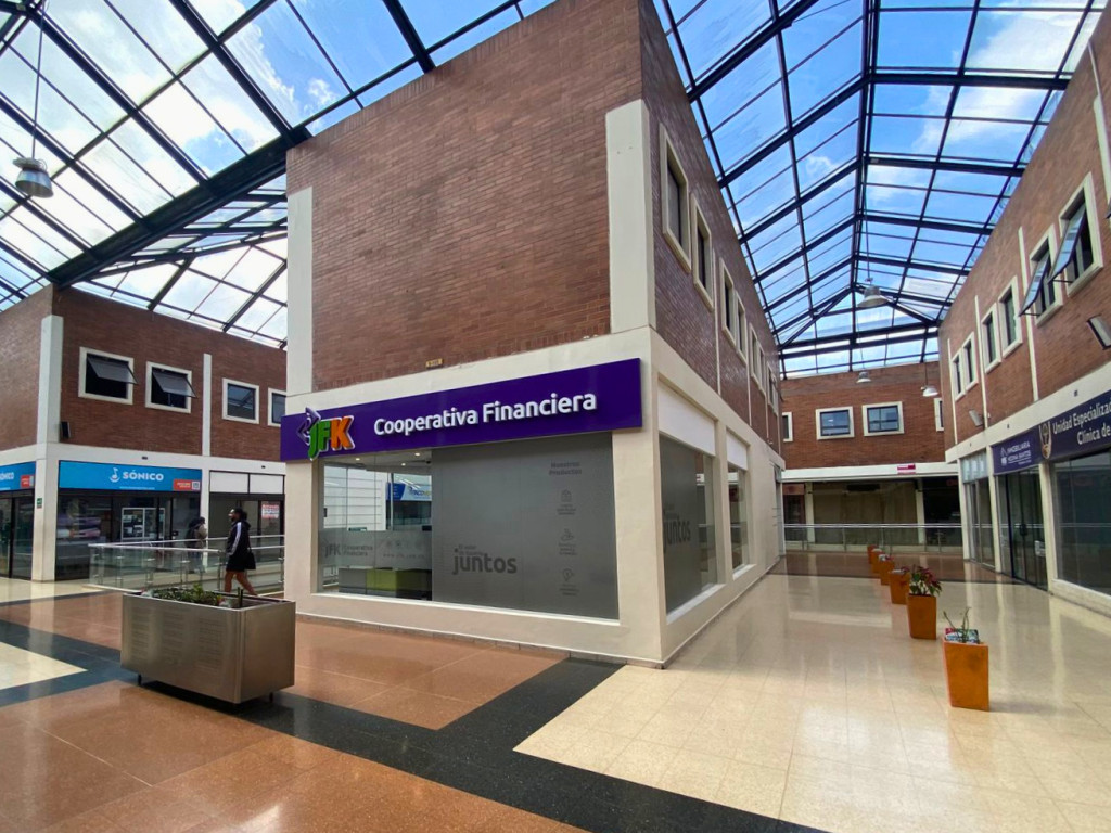 LOCAL en venta en Bogotá, Calle 140 # 91-19, 77 m²