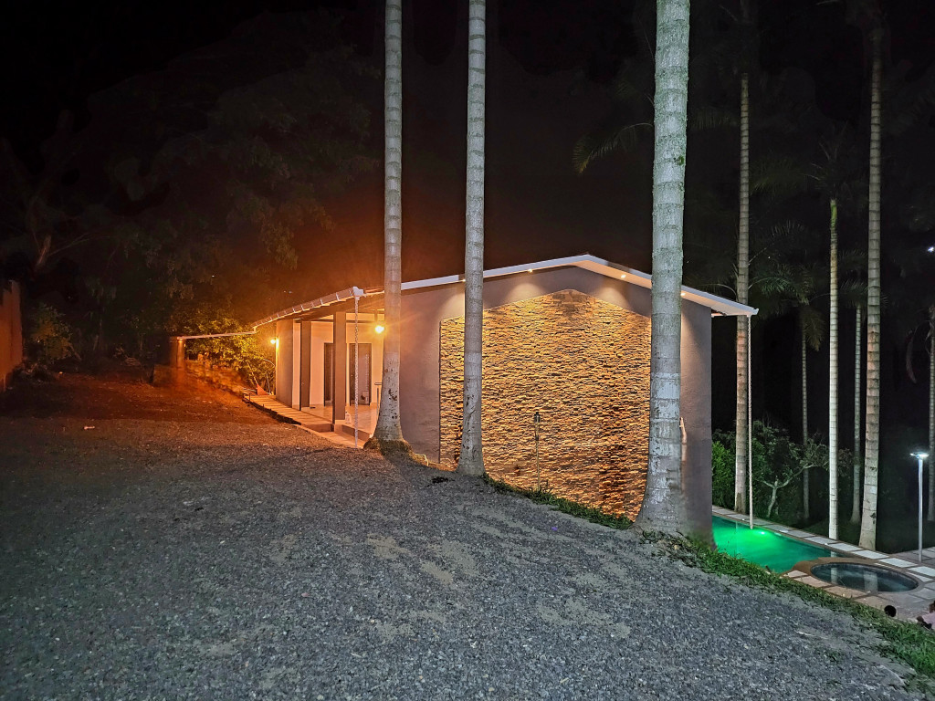 CASA CAMPESTRE en venta en Pereira, COMBIA VÍA MARSELLA, 300 m²