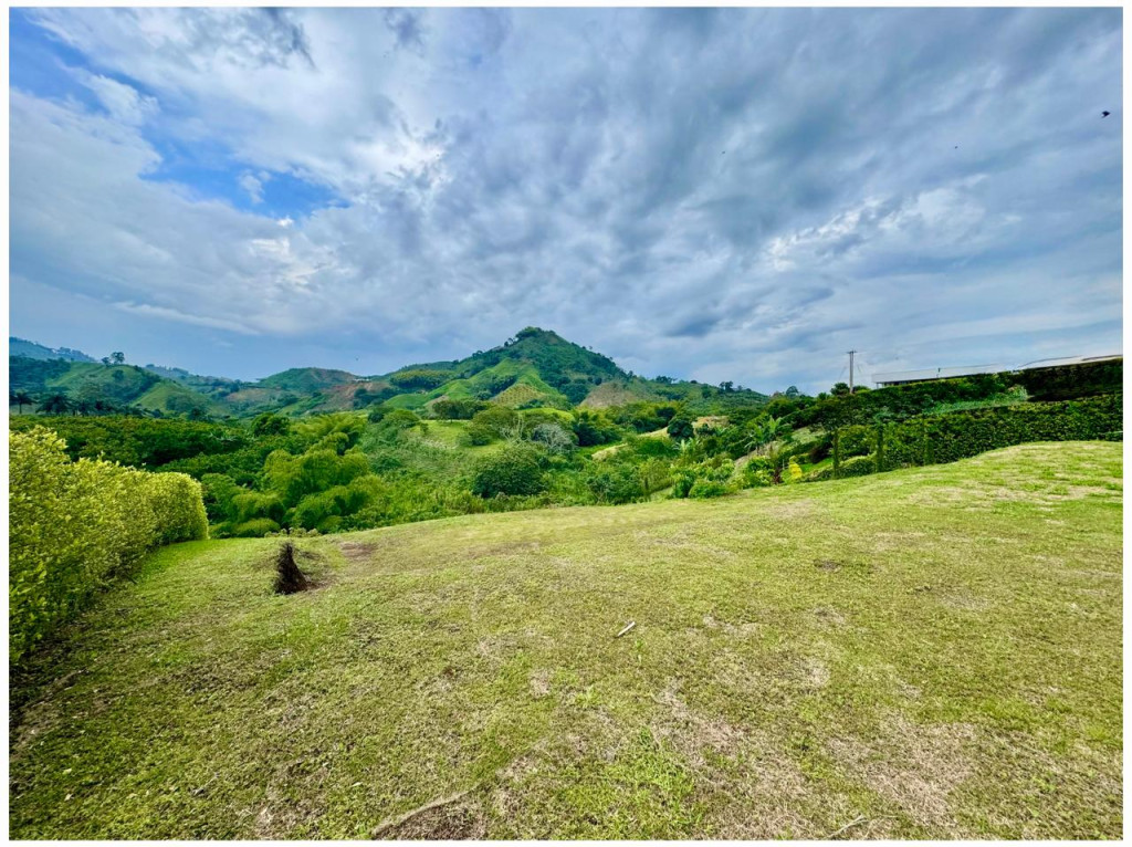 LOTE en venta en Pereira, Condominio Montevalo-combia, 1800 m²