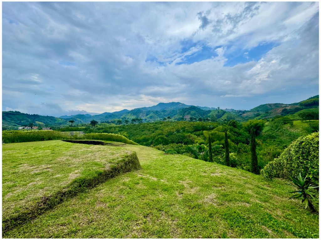 LOTE en venta en Pereira, Condominio Montevalo-combia, 1800 m²