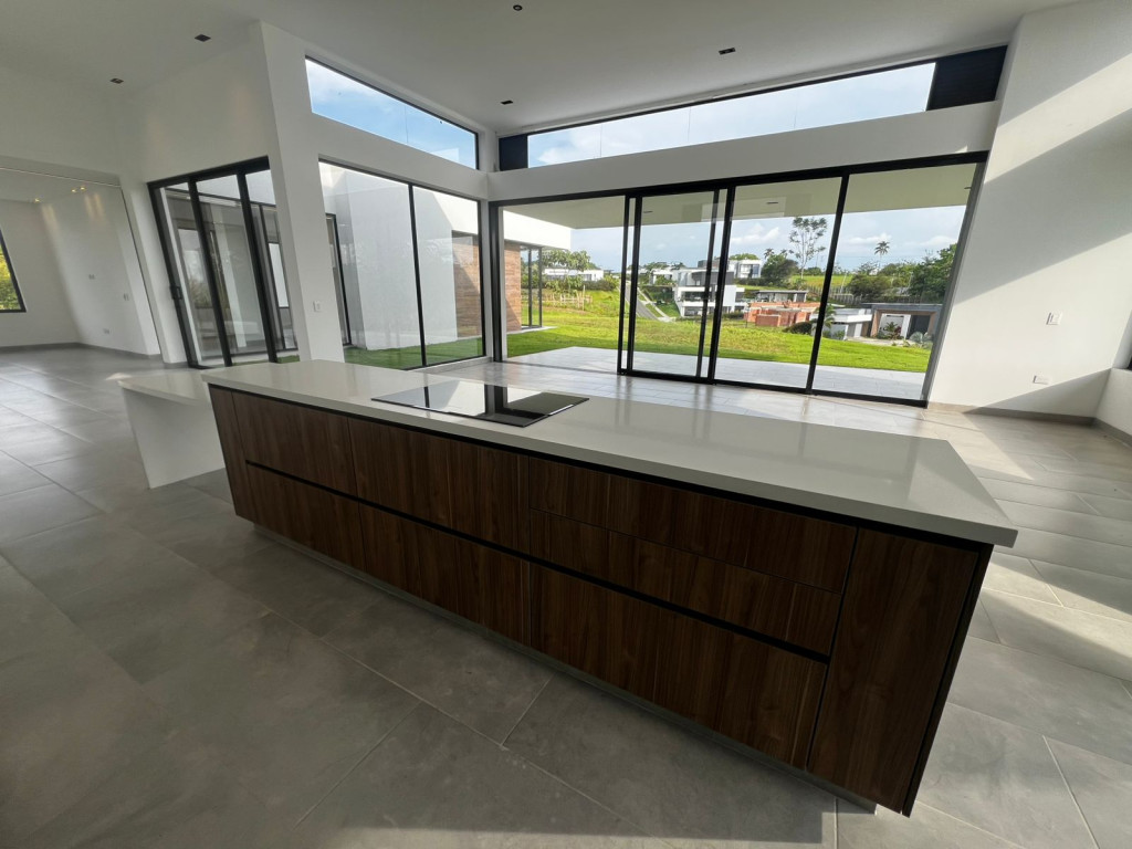 CASA CAMPESTRE en venta en Pereira, entrada 4 via cerritos la virginia, la carmelita, 374 m²