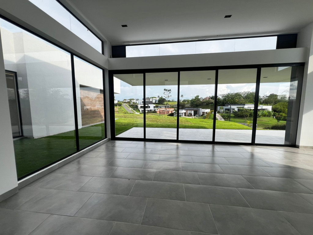 CASA CAMPESTRE en venta en Pereira, entrada 4 via cerritos la virginia, la carmelita, 374 m²