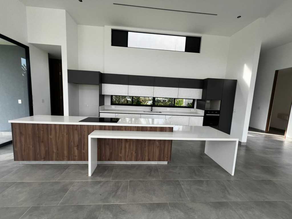 CASA CAMPESTRE en venta en Pereira, entrada 4 via cerritos la virginia, la carmelita, 374 m²