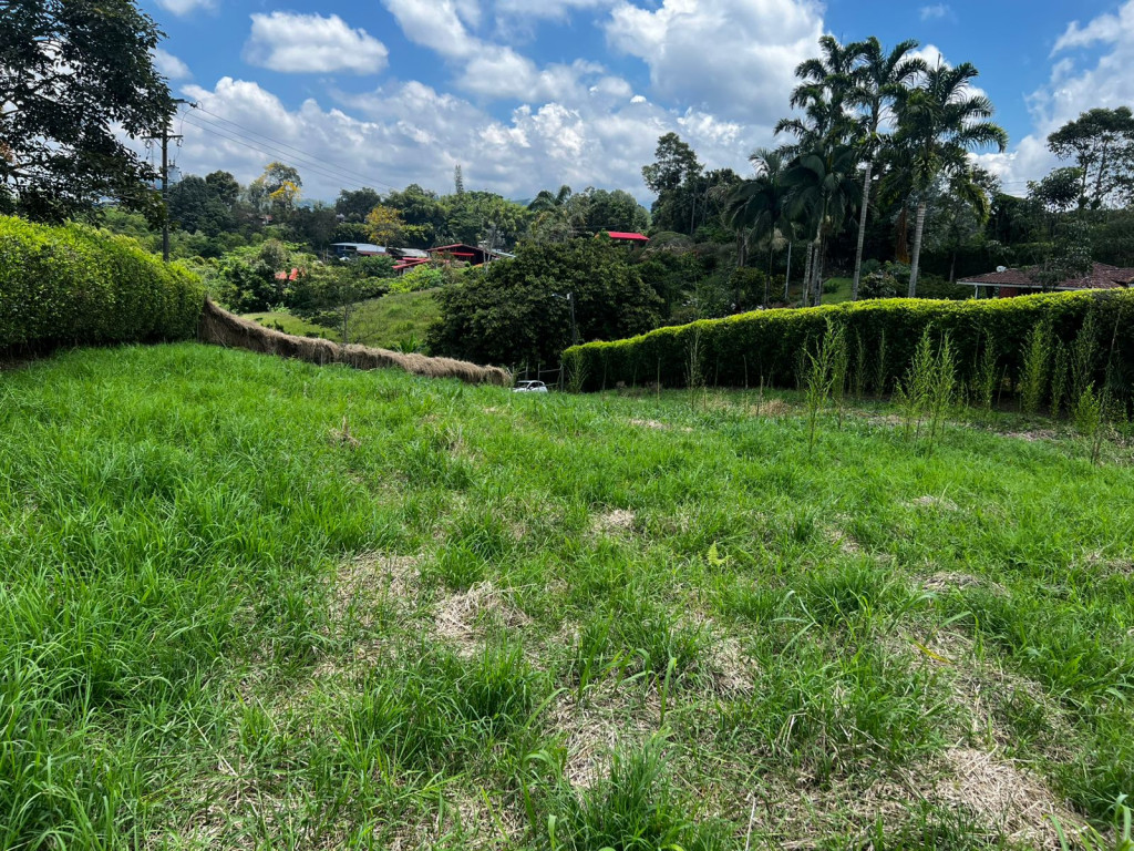 LOTE en venta en Pereira, parcelación Madrigal, Via armenia, 2040 m²