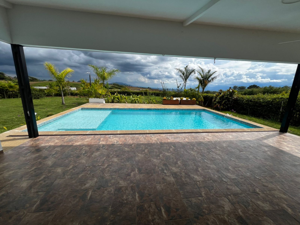 CASA CAMPESTRE en venta en Pereira, Cerritos la virgina, via la carmelita,, 360 m²
