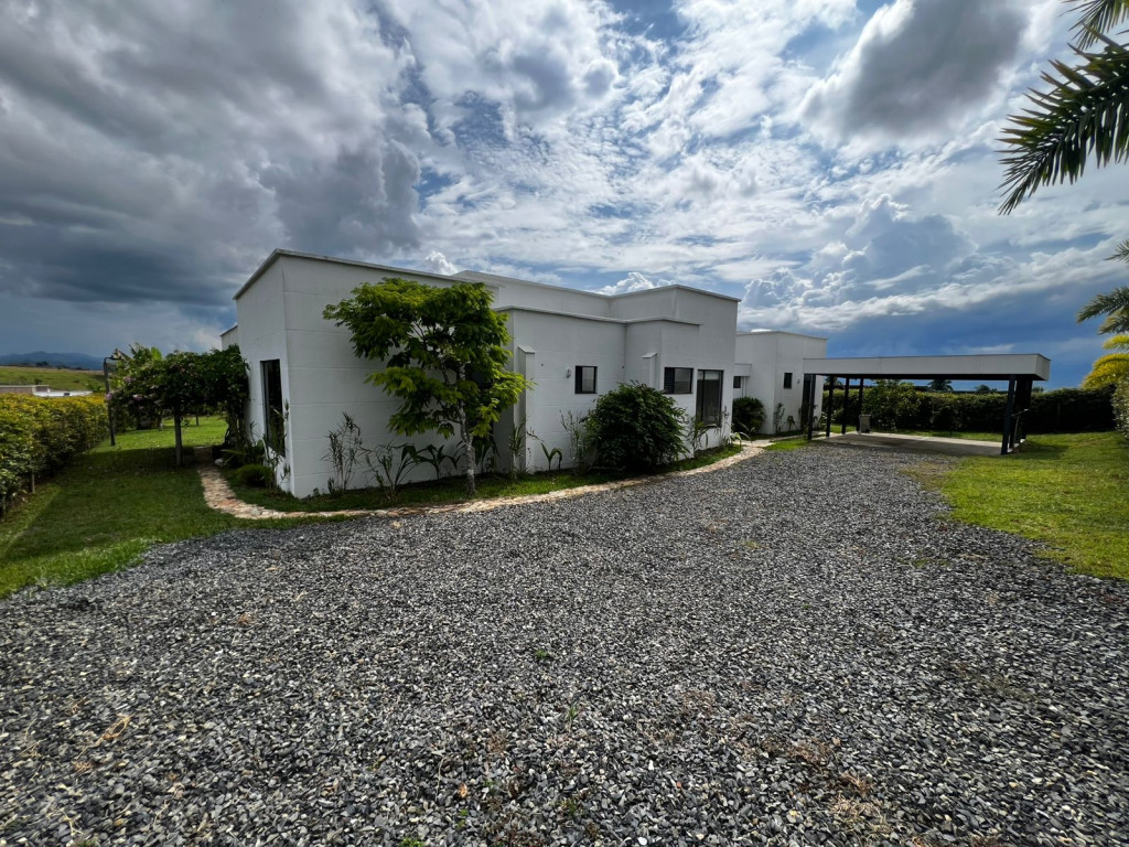 CASA CAMPESTRE en venta en Pereira, Cerritos la virgina, via la carmelita,, 360 m²
