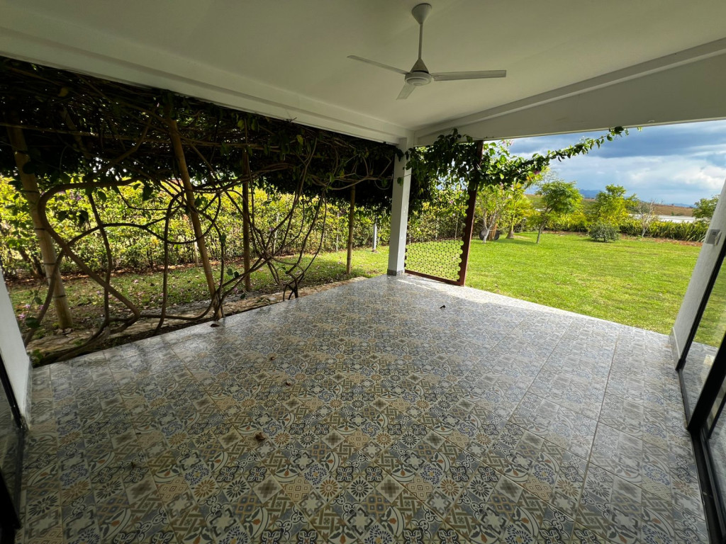 CASA CAMPESTRE en venta en Pereira, Cerritos la virgina, via la carmelita,, 360 m²