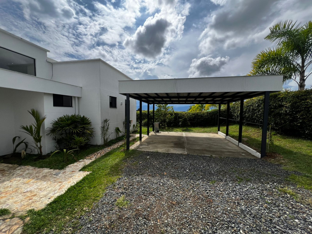 CASA CAMPESTRE en venta en Pereira, Cerritos la virgina, via la carmelita,, 360 m²