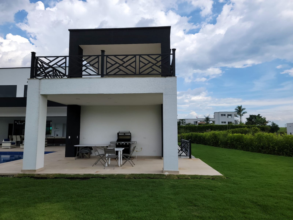 CASA CAMPESTRE en venta en Pereira, COMBIA- Montevalo casas del campo, 550 m²