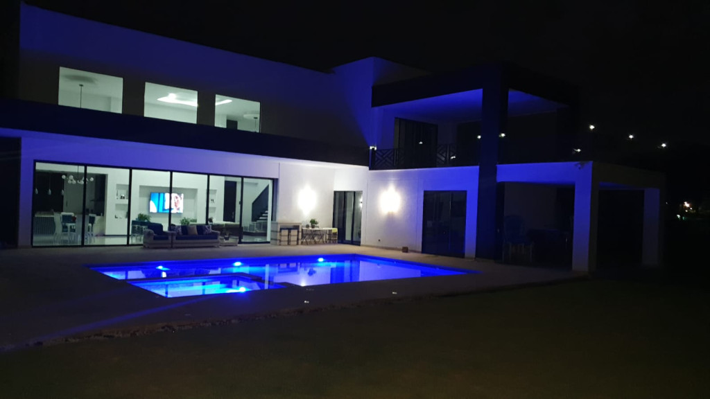 CASA CAMPESTRE en venta en Pereira, COMBIA- Montevalo casas del campo, 550 m²