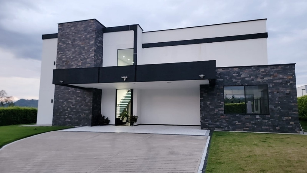 CASA CAMPESTRE en venta en Pereira, COMBIA- Montevalo casas del campo, 550 m²