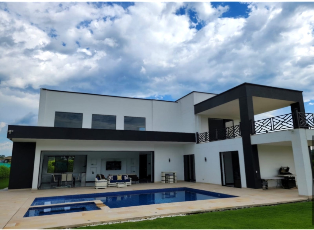 CASA CAMPESTRE en venta en Pereira, COMBIA- Montevalo casas del campo, 550 m²