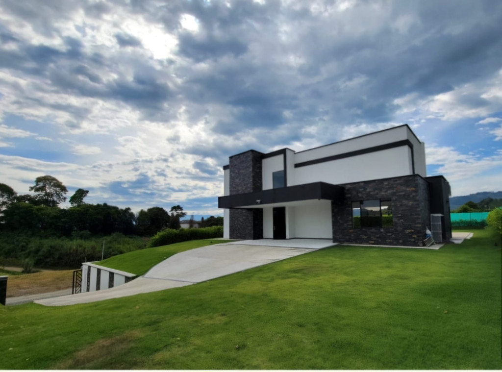 CASA CAMPESTRE en venta en Pereira, COMBIA- Montevalo casas del campo, 550 m²