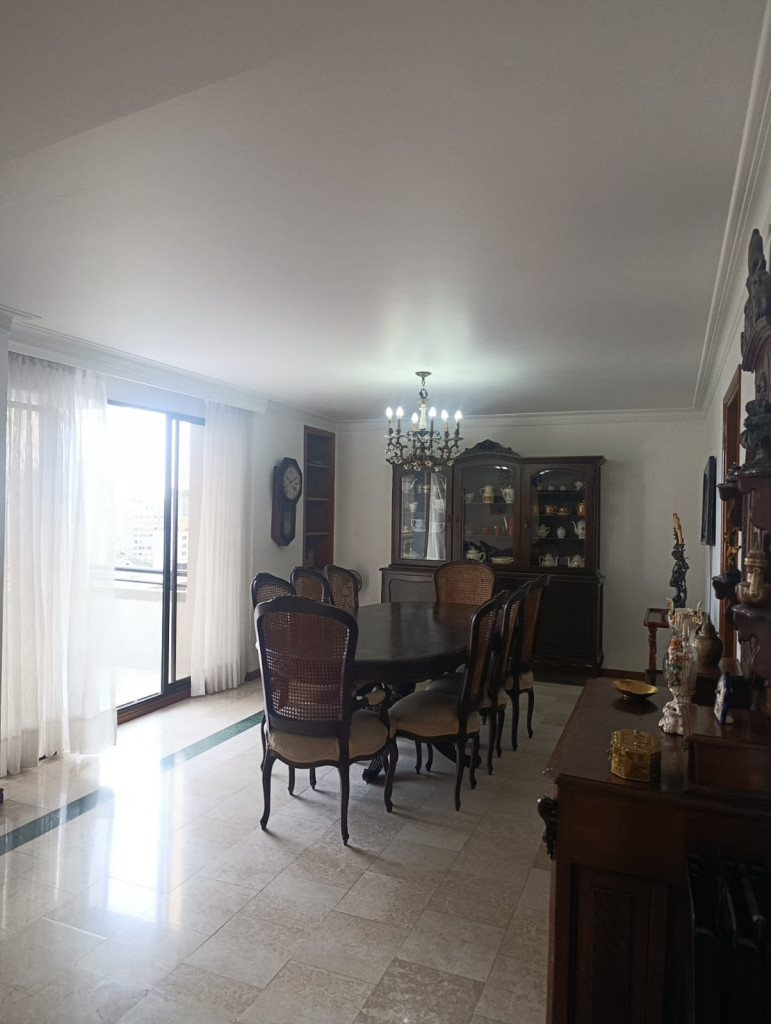 APARTAMENTO en venta en Pereira, pinares, 215 m²