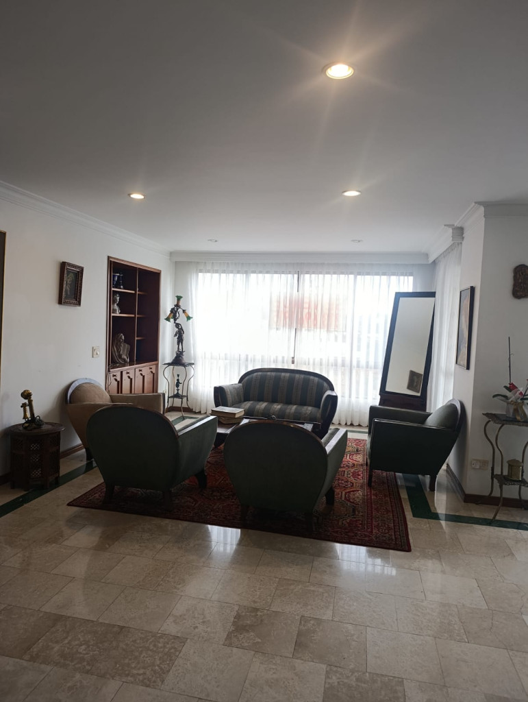 APARTAMENTO en venta en Pereira, pinares, 215 m²