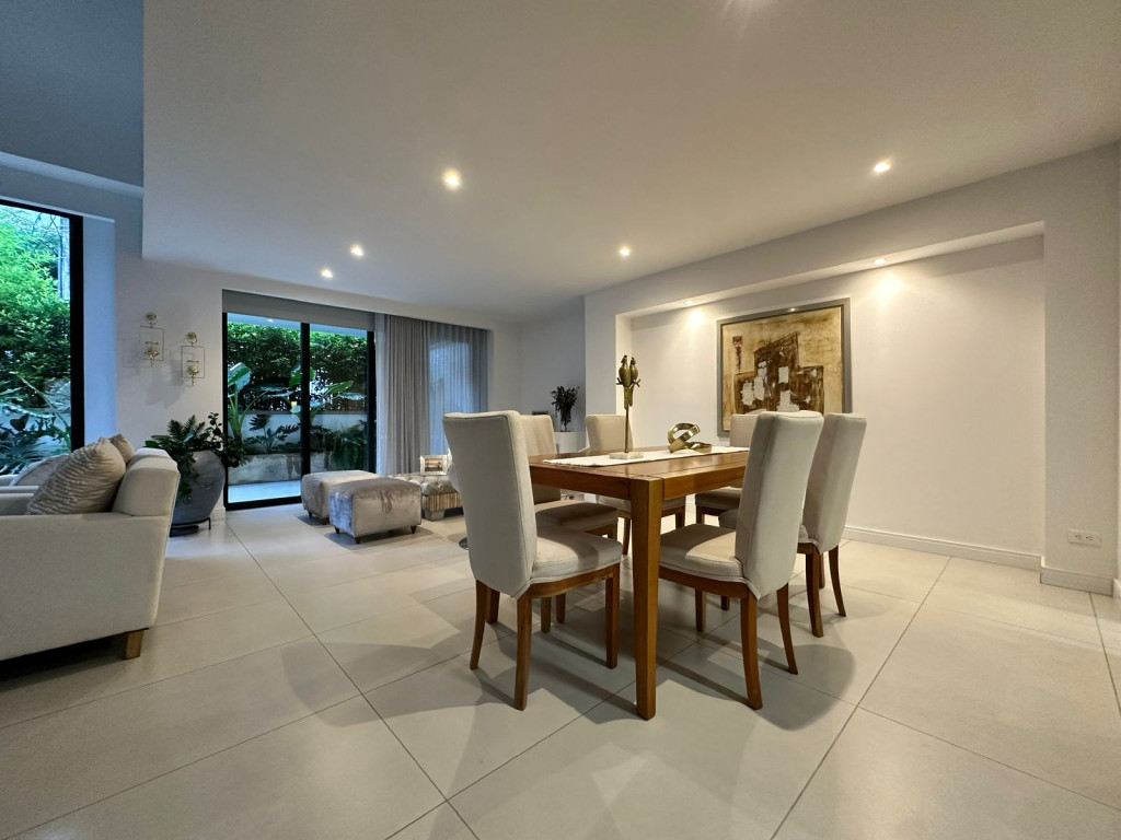 APARTAMENTO en venta en Pereira, pinares, 295 m²