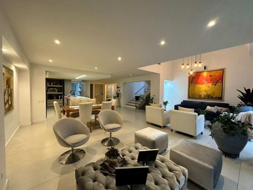 APARTAMENTO en venta en Pereira, pinares, 295 m²
