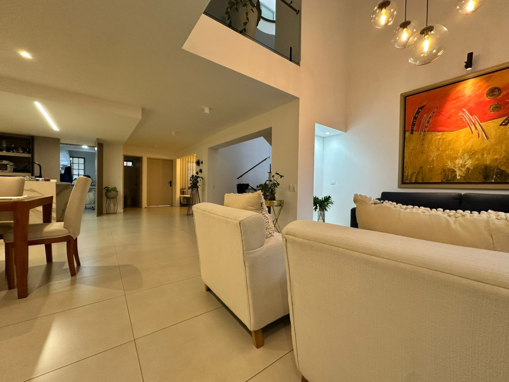 APARTAMENTO en venta en Pereira, pinares, 295 m²