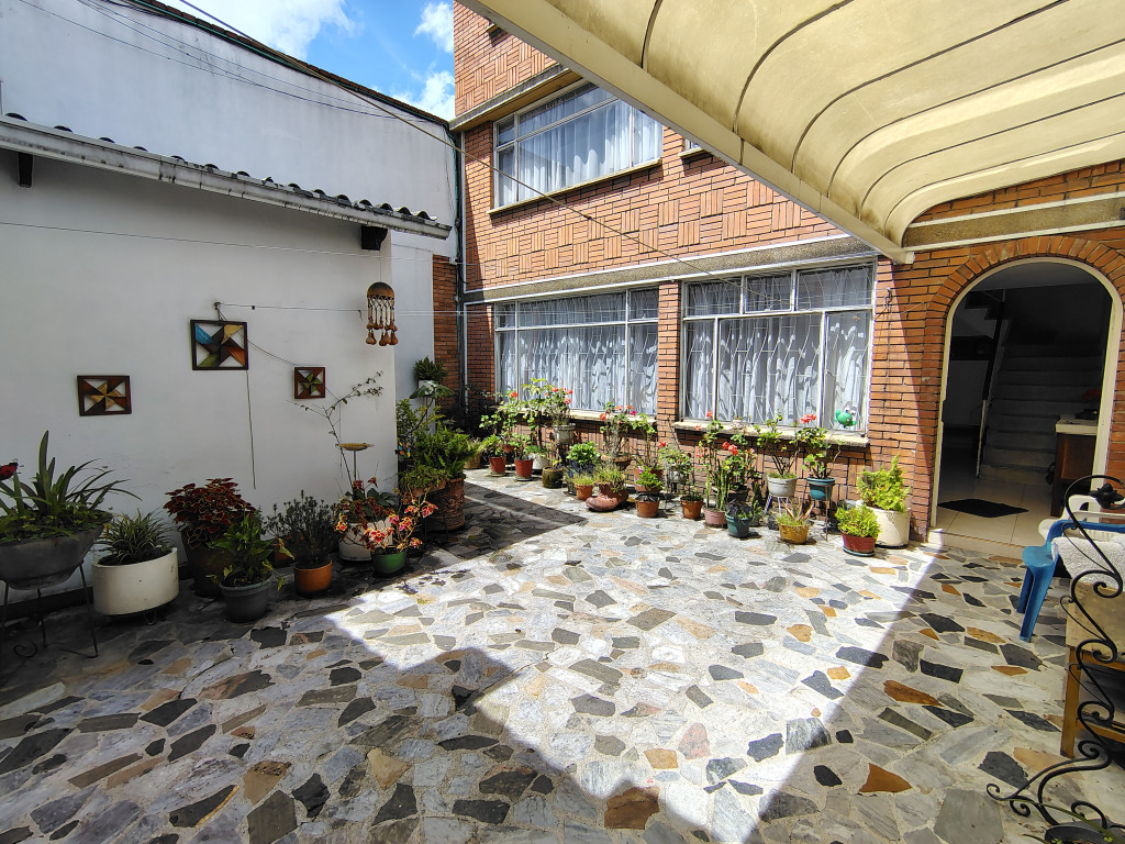 CASA en venta en Bogotá, Calle 66 # 18, 400 m²