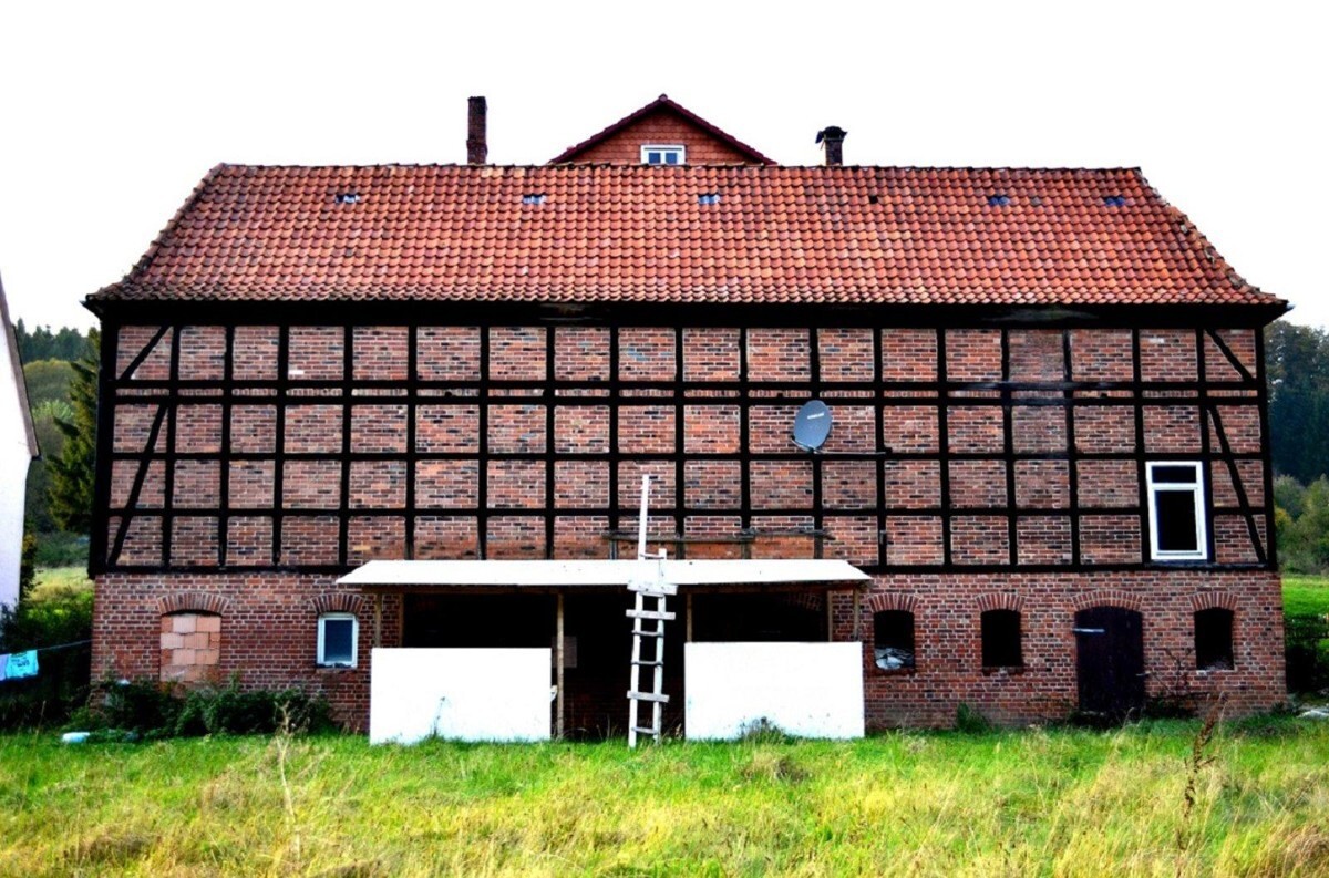 Mehrfamilienhaus mit Remise am Waldrand von Grünenplan