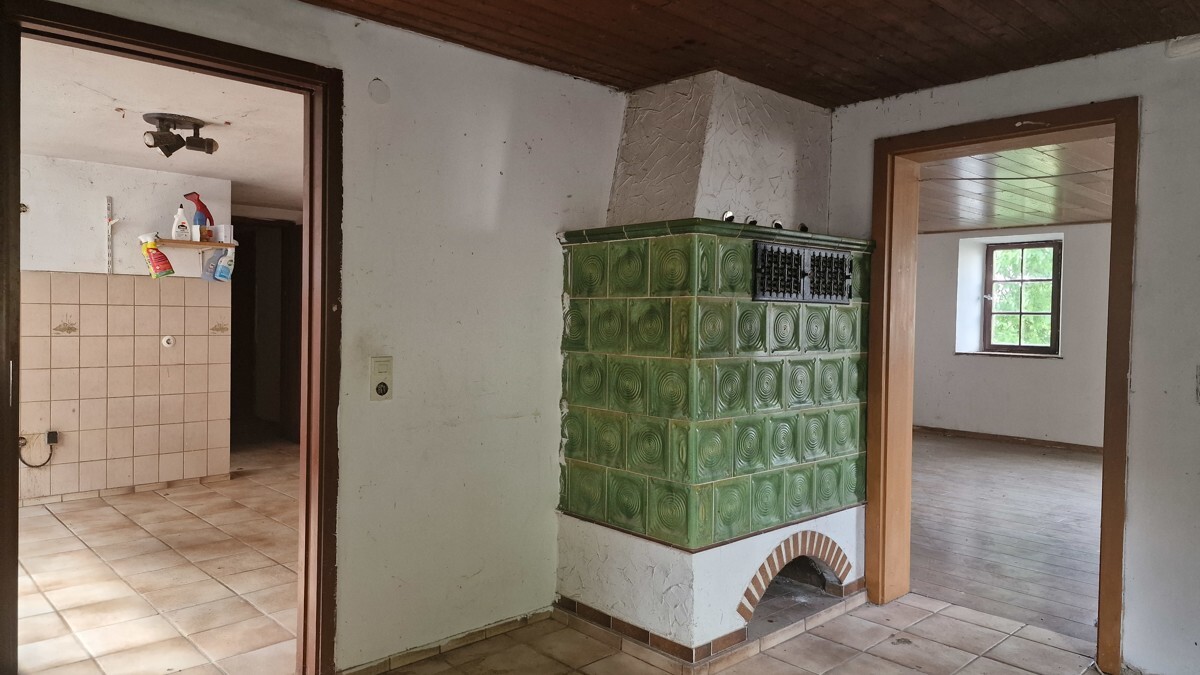 klassisches Fachwerk-Doppelhaus mit 2 großen Scheunen