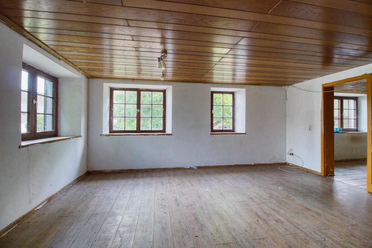 klassisches Fachwerk-Doppelhaus mit 2 großen Scheunen