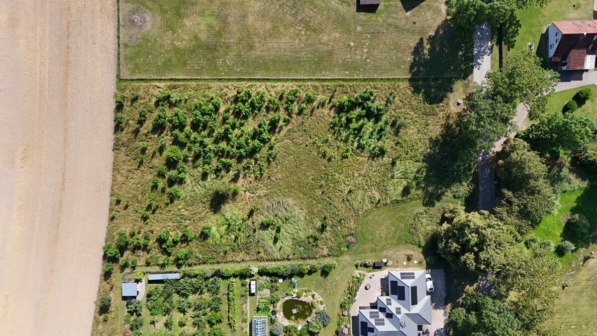 Großartiges Baugrundstück mit herrlichem Grünblick+ guter Infrastruktur zu kaufen. Kühnel Immobilien