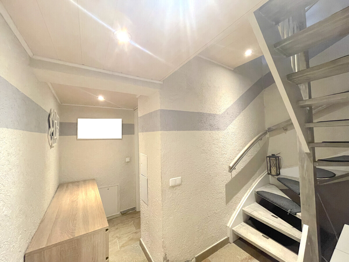 Modern saniertes Einfamilienhaus mit viel Platz, Doppelgarage, Stadtlage und Dachterrassen-Potenzial