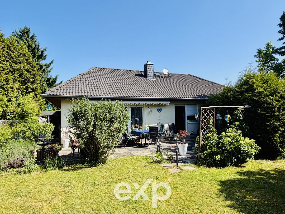 Rented investment property in beautiful Petershagen with stylish bungalow as investment opportunity