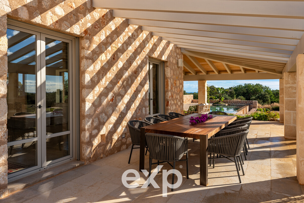 Luxus-Finca mit Infinity-Pool & Meerblick in privilegierter Lage von Portocolom