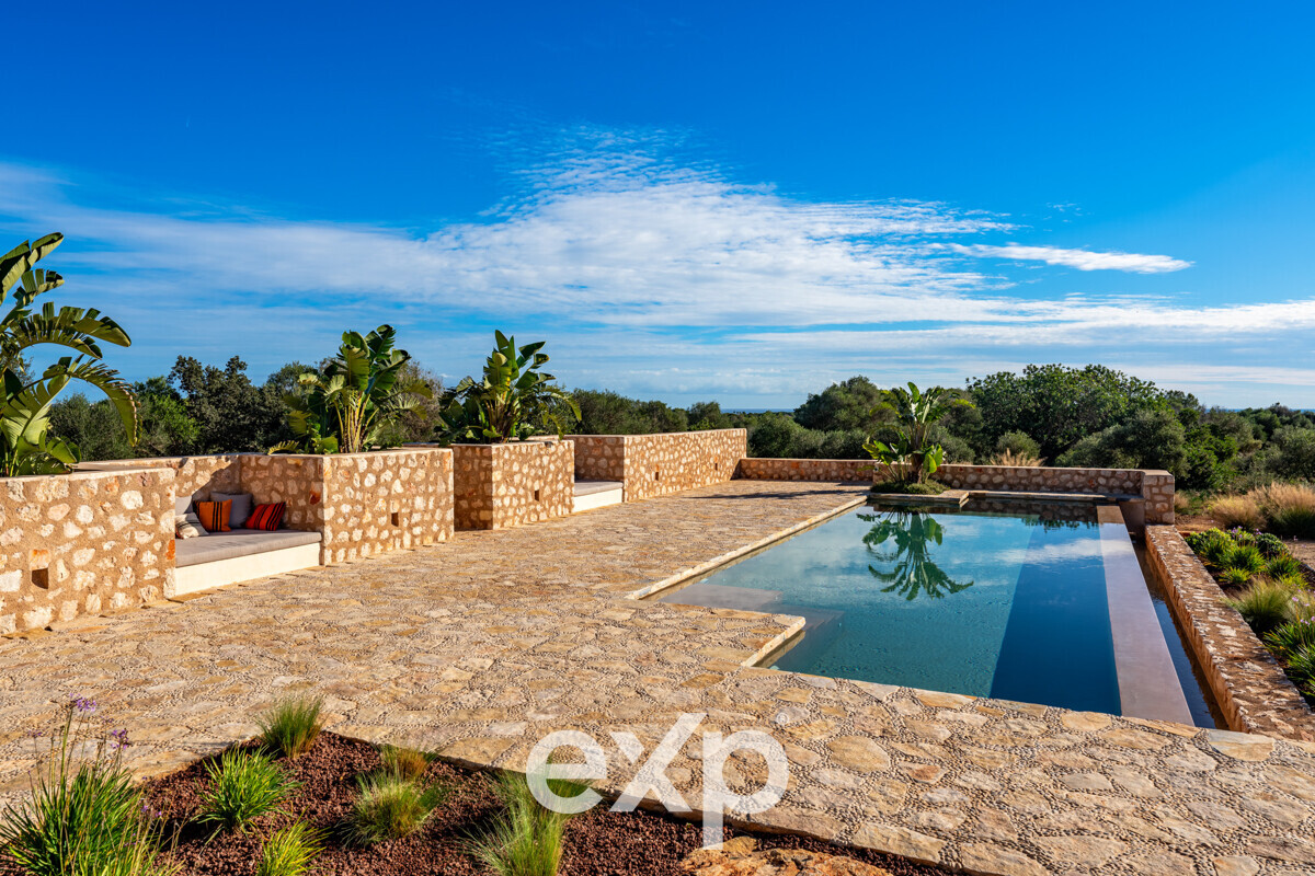 Luxus-Finca mit Infinity-Pool & Meerblick in privilegierter Lage von Portocolom