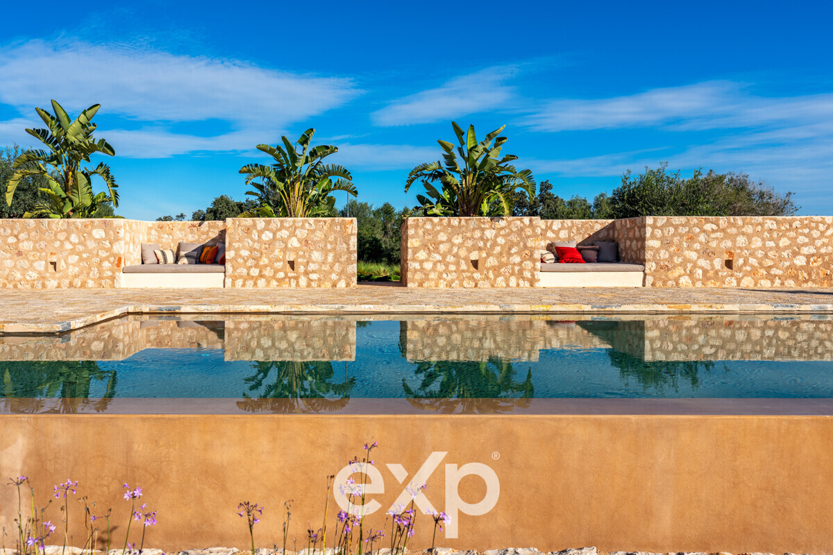 Luxus-Finca mit Infinity-Pool & Meerblick in privilegierter Lage von Portocolom