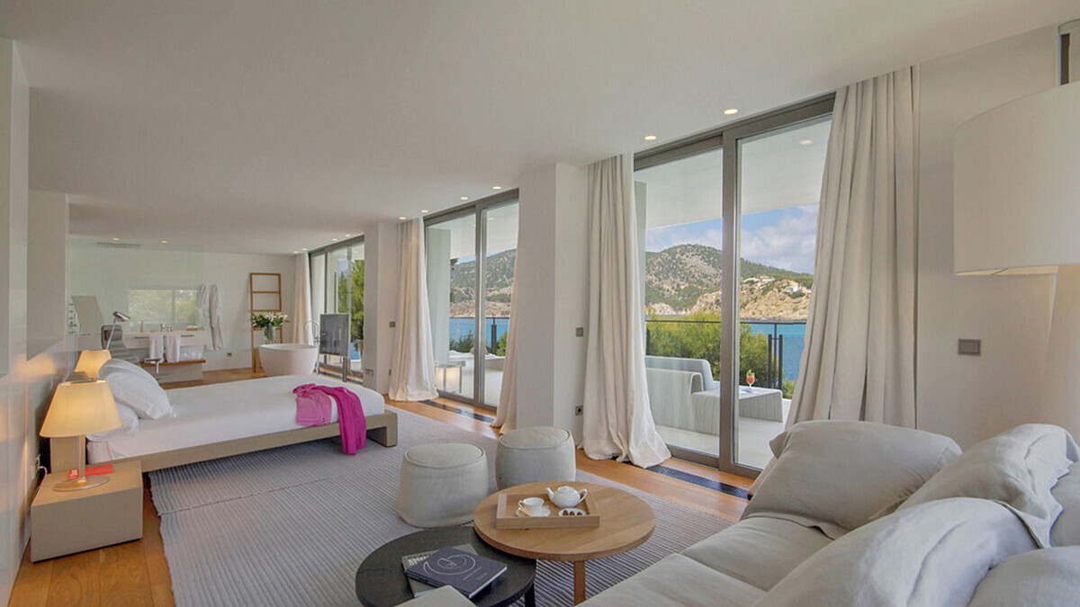 Ultra-Prime Villa mit 2 Touristiklizenzen, Spa & Infinity-Pool
