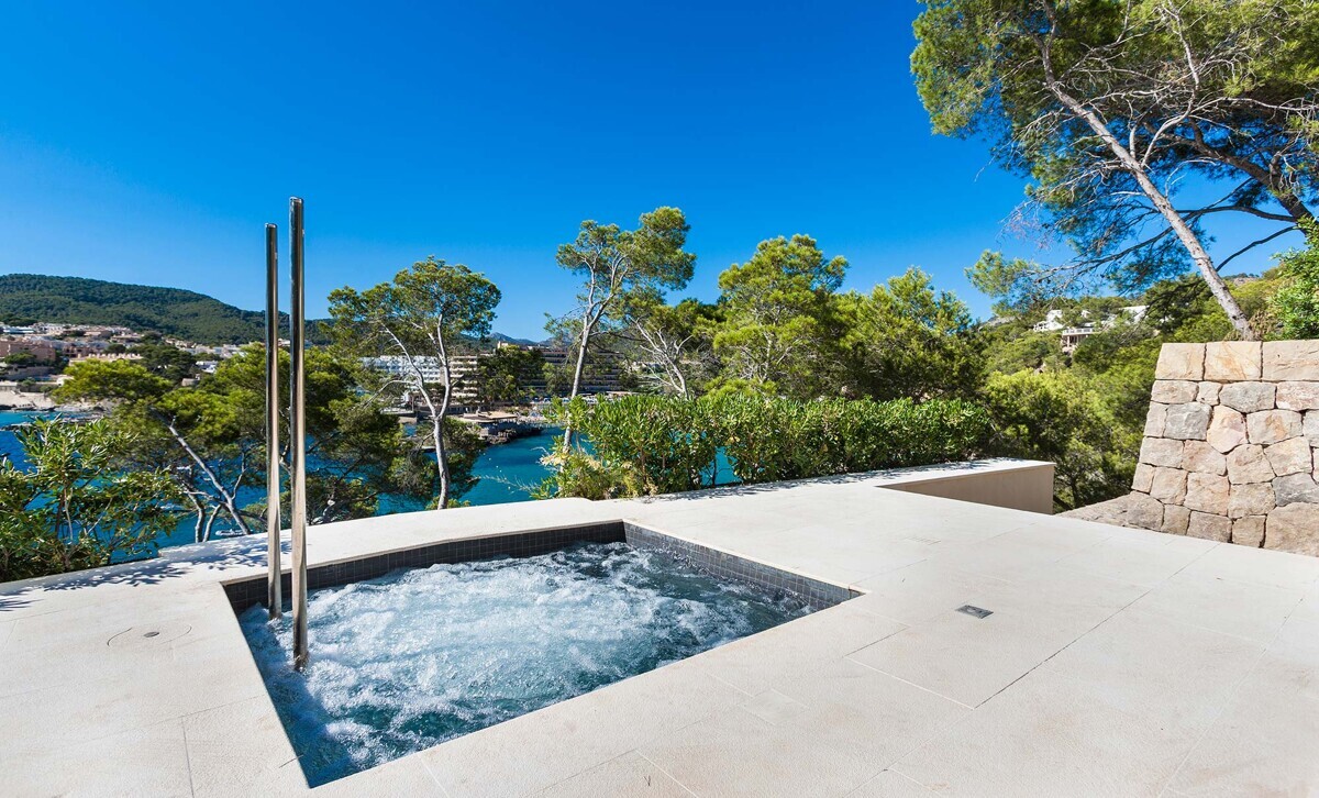 Ultra-Prime Villa mit 2 Touristiklizenzen, Spa & Infinity-Pool