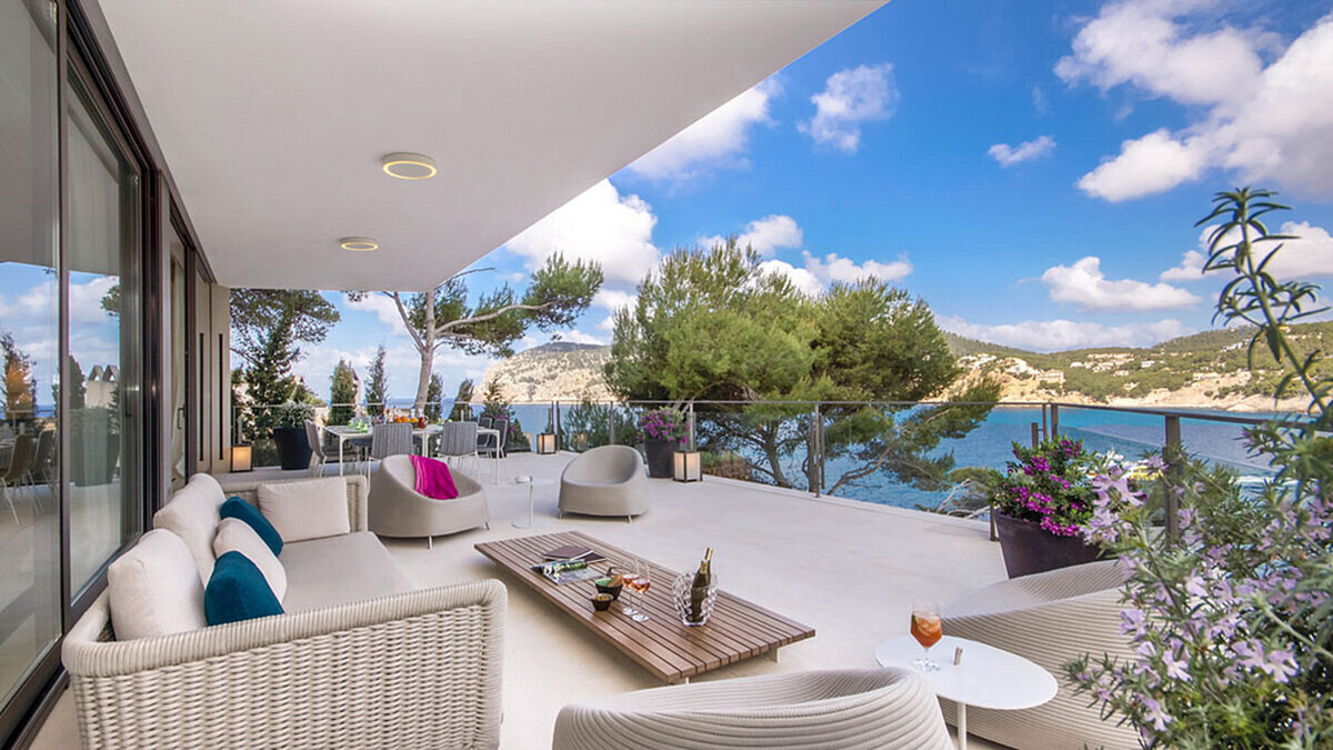 Ultra-Prime Villa mit 2 Touristiklizenzen, Spa & Infinity-Pool