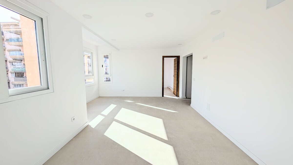 Rehabilitierte 4-Zimmer-Wohnung mit 24 m² Terrasse – Palma Zentrum