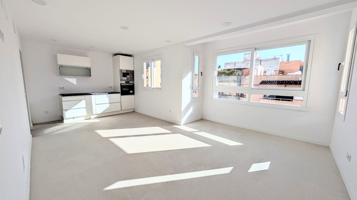 Rehabilitierte 4-Zimmer-Wohnung mit 24 m² Terrasse – Palma Zentrum