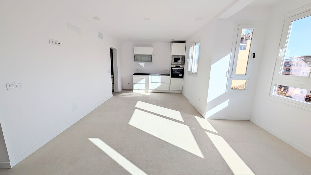 Rehabilitierte 4-Zimmer-Wohnung mit 24 m² Terrasse – Palma Zentrum