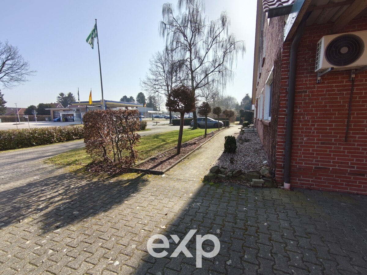 Exklusive Gelegenheit: Mehrparteienhaus mit drei Wohneinheiten auf großem Grundstück in Surwold