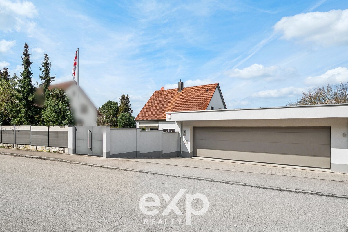 Preisreduziert !  Hanglage, Pool, großer Garten