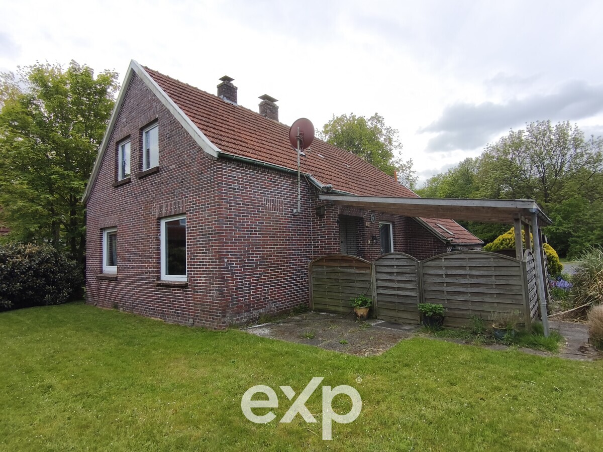 Charming single-family house with barn and expansion potential in Westoverledingen-Ihren